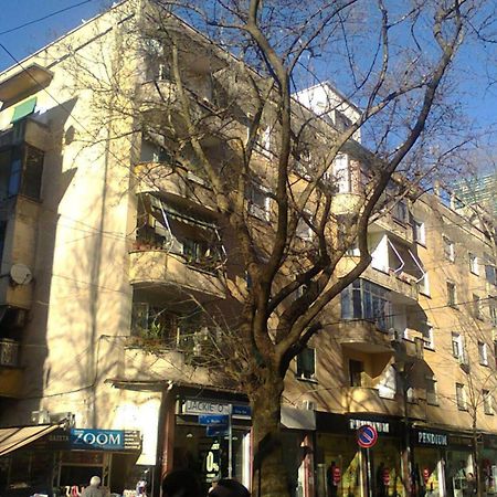 An Apartment With Fireplace Tirana Exteriör bild